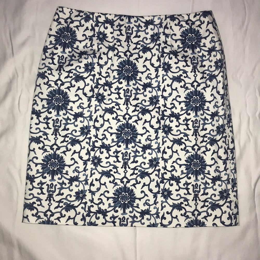 Above the knee skirt